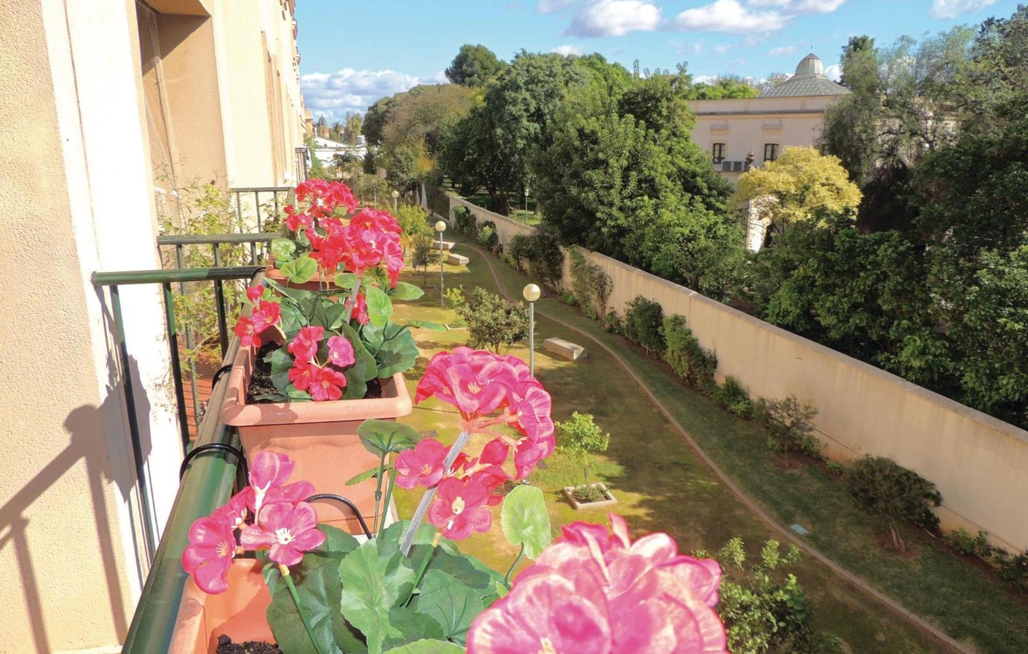 3 Bedroom Nice Apartment In Jerez De La Frontera Exterior photo